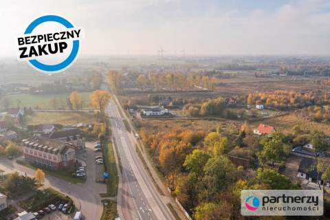 Przy drodze wojewódzkiej 226 WJAZD Z UL. GŁÓWNEJ