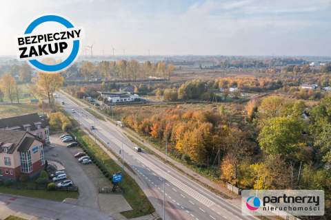 Przy drodze wojewódzkiej 226 WJAZD Z UL. GŁÓWNEJ
