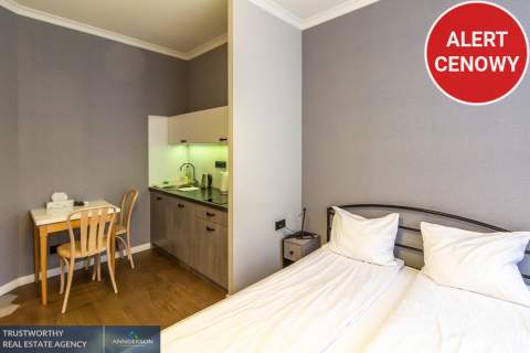 Trzy apartamenty z kuchniami i łazienkami/Salwator