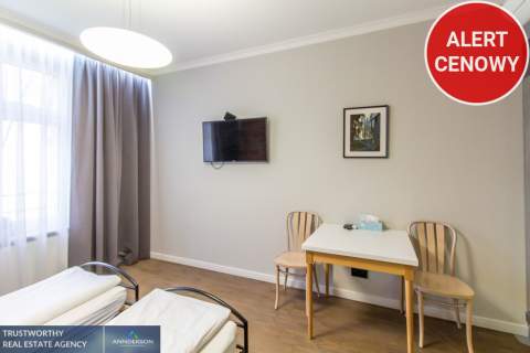 Trzy apartamenty z kuchniami i łazienkami/Salwator