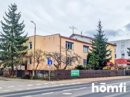 Dom z dwoma mieszkaniami i garażem