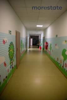 Lokal adaptowany pod konkretną działalność .