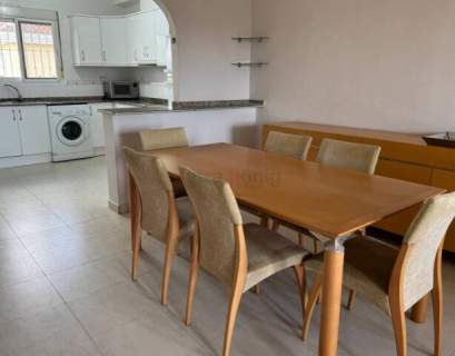 Apartament w Hiszpanii z prywatnym solarium i basenem