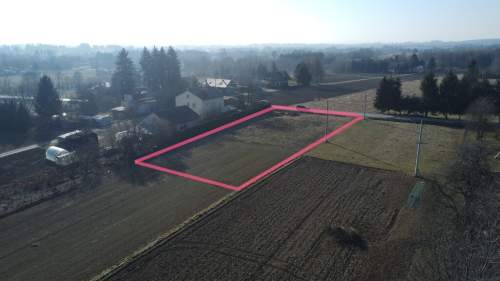 Działka budowlana z mediami w Korczynie, 1701 m2