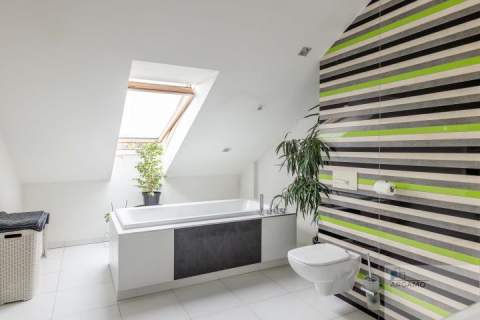 Dwupoziomowy apartament w świetnej lokalizacji.