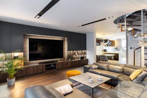 Dwupoziomowy apartament w świetnej lokalizacji.