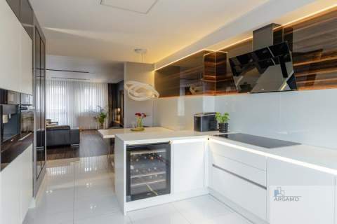 Dwupoziomowy apartament w świetnej lokalizacji.