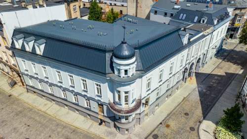 PEC kamienica po remoncie przy rynku winda