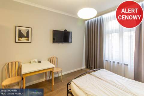 Trzy apartamenty z kuchniami i łazienkami/Salwator