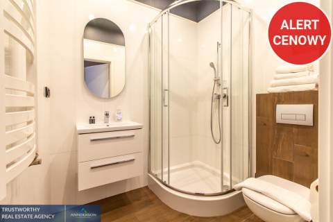 Trzy apartamenty z kuchniami i łazienkami/Salwator