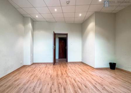 Biura 20-140m2 c.o w cenie Karolinki parking