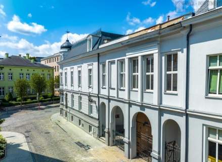PEC kamienica po remoncie przy rynku winda