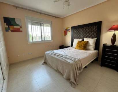 Apartament w Hiszpanii z prywatnym solarium i basenem