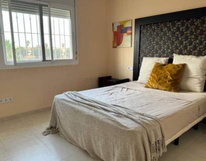 Apartament w Hiszpanii z prywatnym solarium i basenem