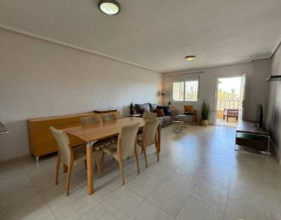 Apartament w Hiszpanii z prywatnym solarium i basenem