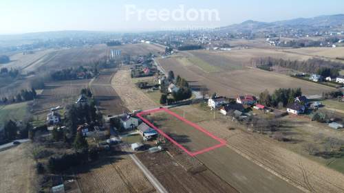 Działka budowlana z mediami w Korczynie, 1701 m2