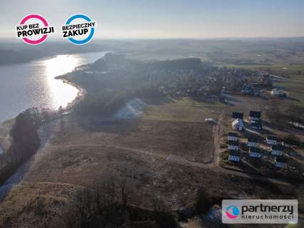 Działka z linią brzegową jeziora