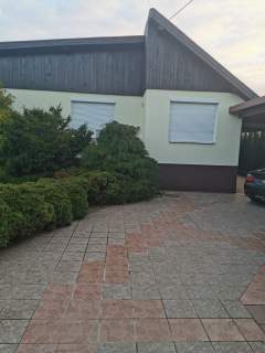 Nietuzinkowa ładna posiadłość dwa domy ,ogród ,parking ,