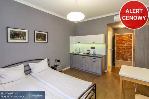 Trzy apartamenty z kuchniami i łazienkami/Salwator