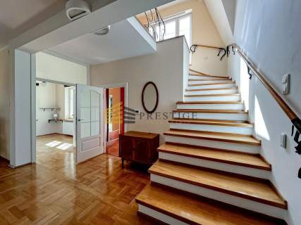 Prestigious House in Perfect location Furniture