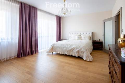 Apartament z trzema balkonami i garażem podziemnym