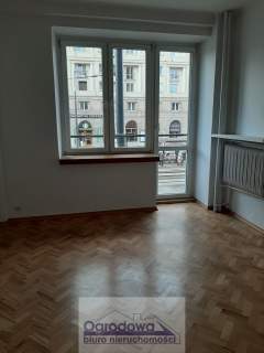 Mieszkanie w przedwojennej kamienicy-Centrum W-wy.