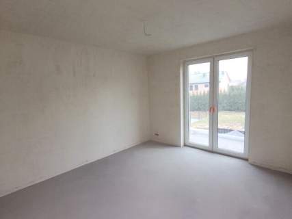 Mieszkanie dwukondygnacyjne z balkonem.