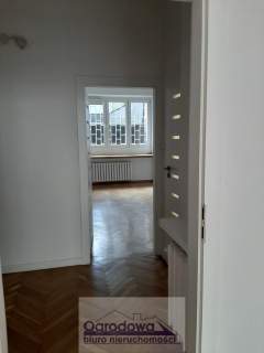 Mieszkanie w przedwojennej kamienicy-Centrum W-wy.