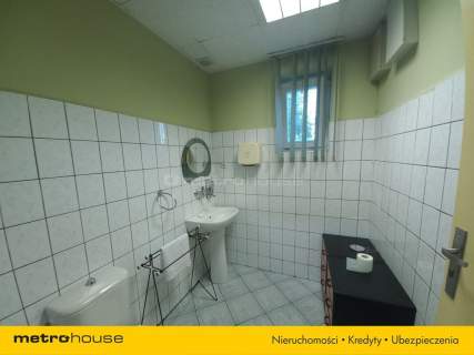900m od WKD obiekt biurowo-magazynowy 180 m2