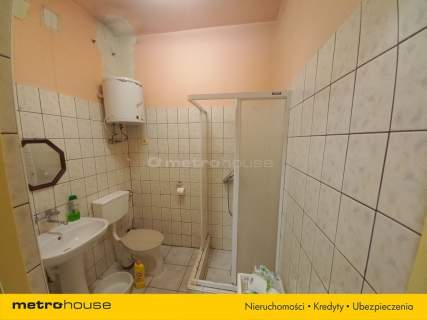 900m od WKD obiekt biurowo-magazynowy 180 m2