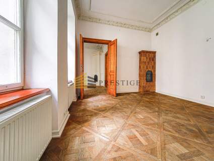 Lokal/mieszkanie w zdobionej kamienicy - Centrum