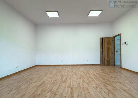 Biura 20-140m2 c.o w cenie Karolinki parking