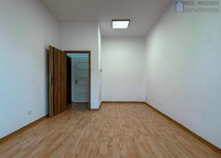 Biura 20-140m2 c.o w cenie Karolinki parking