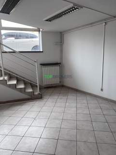 Przestronny lokal usługowy w centrum handlowym