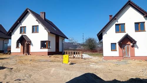 Dom wolnostąjący, 4 pok., 4 ar działka- Pisary