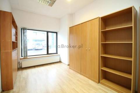 Widoczny lokal na skrzyżowaniu brak VAT