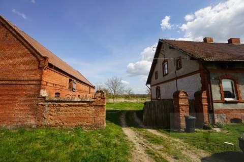 SPRZEDAŻ DOM Z POMIESZCZENIAMI GOSPODARCZYMI