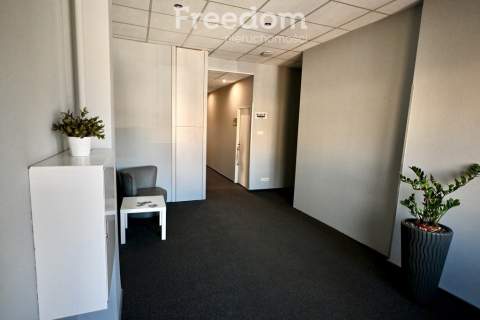 Funkcjonalny lokal biurowy przy Promenadzie