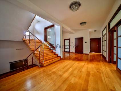 Prestige free standing house Old Wilanow