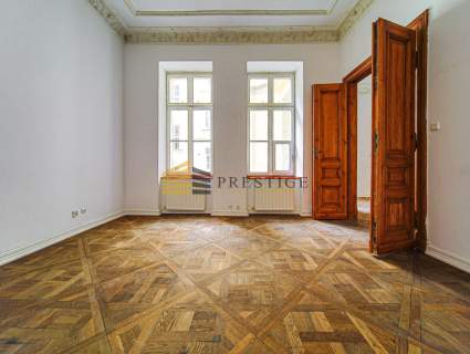 Lokal/mieszkanie w zdobionej kamienicy - Centrum