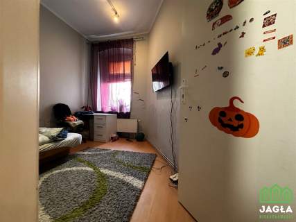 3 pokoje na parterze kamienicy z pięknym patio