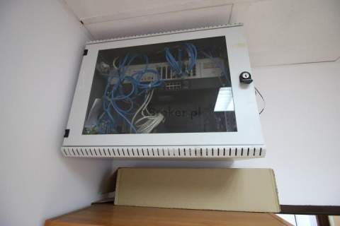 Widoczny lokal na skrzyżowaniu brak VAT