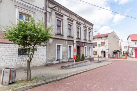 Kamienica w centrum Woźnik z lokalem usługowym