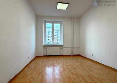 Biura 20-140m2 c.o w cenie Karolinki parking