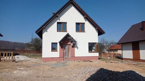 Dom wolnostąjący, 4 pok., 4 ar działka- Pisary