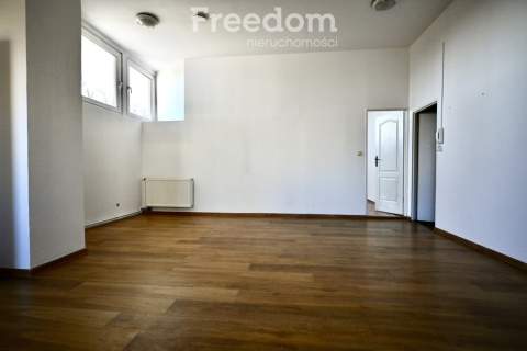 Funkcjonalny lokal biurowy przy Promenadzie