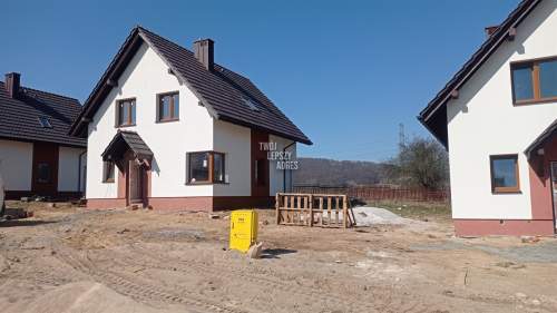 Dom wolnostąjący, 4 pok., 4 ar działka- Pisary