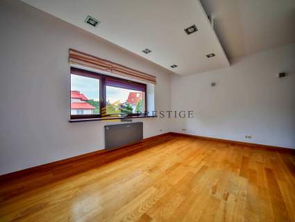 Prestige free standing house Old Wilanow