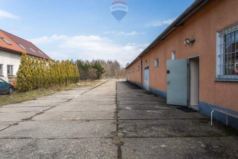 Hala 761 m z placem TIR Widzew Autostrada A1