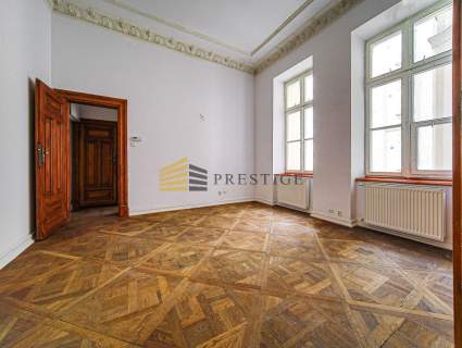 Lokal/mieszkanie w zdobionej kamienicy - Centrum